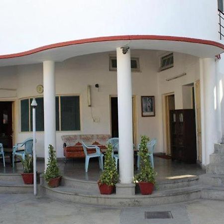Lakshmi Guest House Dehradun Ngoại thất bức ảnh